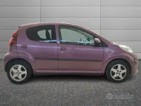 Usata Peugeot 107 Urban Move 68 CV (50 kW) 2012 Rosso Utilitaria