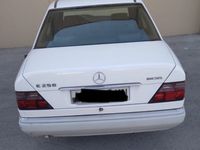Usata Mercedes E250 113 CV (83 kW) 1994 Bianco Berlina
