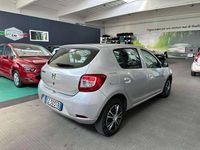 Usata Dacia Sandero Lauréate 75 CV (55 kW) 2015 Argento Berlina