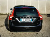 Usata Volvo V60 120 CV (88 kW) 2018 Nero Station wagon