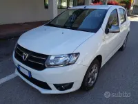 Usata Dacia Sandero Ambiance 75 CV (55 kW) 2016 Bianco pastello Berlina