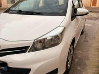 Usata Toyota Yaris 90 CV (66 kW) 2013 Bianco Utilitaria