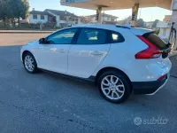 Usado Volvo V40 120 CV (88 kW) 2017 Blanco Berlina