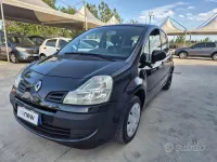 Usata Renault Modus 75 CV (55 kW) 2012 Nero Monovolume