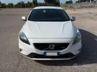 Usata Volvo V40 R-Design Kinetic 115 CV (84 kW) 2015 Bianco Berlina