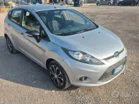 Usata Ford Fiesta 92 CV (67 kW) 2011 Grigio Berlina