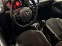 Usata Toyota Aygo Cool 72 CV (52 kW) 2020 Argento Utilitaria