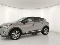 Usata Renault Captur Techno 101 CV (74 kW) 2023 Grigio SUV