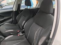 Usata Peugeot 208 68 CV (50 kW) 2014 Bianco Utilitaria