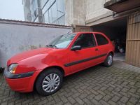 Usata Ford Fiesta 75 CV (55 kW) 2000 Rosso Utilitaria