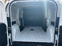 Usata Fiat Doblò S 120 CV (88 kW) 2021 Bianco Monovolume