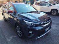 Usado Kia Stonic 120 CV (88 kW) 2018 Gris SUV