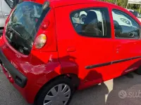 Usata Peugeot 107 68 CV (50 kW) 2009 Rosso Utilitaria