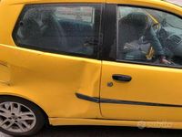 Usata Fiat Punto 80 CV (58 kW) 2000 Giallo Utilitaria