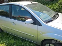 Usata Ford Fiesta 75 CV (55 kW) 2007 Grigio Utilitaria