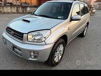 Usata Toyota RAV4 128 CV (94 kW) 2002 Grigio Station wagon