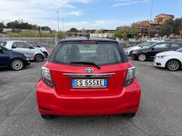 Usata Toyota Yaris Hybrid Lounge 74 CV (54 kW) 2013 Rosso Berlina