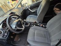 Usata Ford Fiesta 90 CV (66 kW) 2012 Grigio Berlina