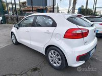 Usata Kia Rio Active 75 CV (55 kW) 2015 Bianco Berlina