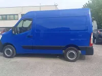 Usata Renault Master 136 CV (100 kW) 2023 Blu/azzurro Monovolume
