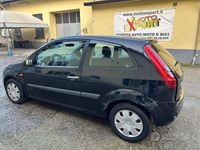Usata Ford Fiesta Ghia 75 CV (55 kW) 2006 Nero Utilitaria