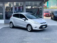 Usata Ford Fiesta 68 CV (50 kW) 2010 Grigio Berlina