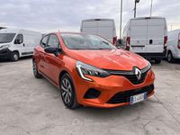 Usata Renault Clio V Equilibre 67 CV (49 kW) 2023 Arancione Berlina