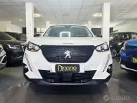 Usata Peugeot 2008 Active 110 CV (80 kW) 2022 Bianco SUV