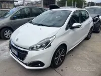 Usata Peugeot 208 Allure 82 CV (60 kW) 2016 Bianco Utilitaria