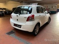 Gebraucht Toyota Yaris 69 PS (50 kW) 2011 Weiß Limousine