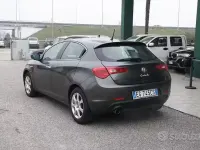 Usata Alfa Romeo Giulietta 120 CV (88 kW) 2011 Grigio Utilitaria