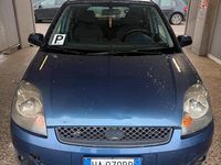 Usata Ford Fiesta 68 CV (50 kW) 2006 Blu Utilitaria