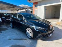Begagnad Renault Clio V Evolution 100 HK (73 kW) 2022 Svart Sedan
