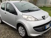 Usata Peugeot 107 Urban Move 68 CV (50 kW) 2008 Grigio Utilitaria