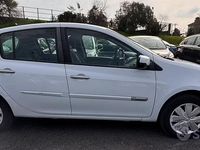 Usata Renault Clio II Dynamique 75 CV (55 kW) 2011 Bianco Berlina
