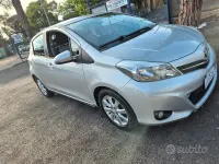 Usata Toyota Yaris Lounge 90 CV (66 kW) 2012 Grigio Utilitaria