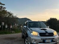 Usata Toyota RAV4 116 CV (85 kW) 2005 Grigio SUV