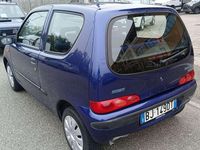 Usata Fiat 600 39 CV (28 kW) 2000 Vernice metallizzata Berlina