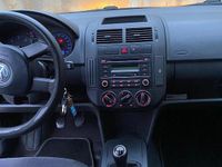 Usado VW Polo 94 CV (69 kW) 2006 Gris Utilitario