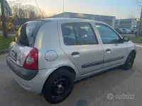 Usata Renault Clio II 65 CV (47 kW) 2004 Grigio Berlina