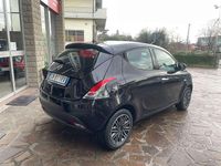 Usata Lancia Ypsilon Gold 69 CV (50 kW) 2023 Nero vulcano Utilitaria
