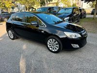 Usata Opel Astra 110 CV (80 kW) 2011 Nero Berlina