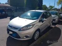 Usata Ford Fiesta 60 CV (44 kW) 2011 Grigio Berlina