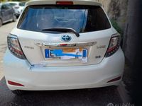 Usata Toyota Yaris Hybrid 75 CV (55 kW) 2013 Bianco Utilitaria