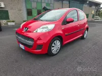 Usata Peugeot 107 68 CV (50 kW) 2010 Rosso Utilitaria
