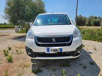 Begagnad Peugeot Partner Tepee Active 100 HK (73 kW) 2018 Vit Minibuss