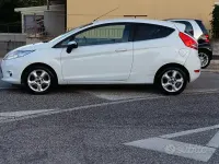Usata Ford Fiesta Titanium 68 CV (50 kW) 2010 Bianco Berlina