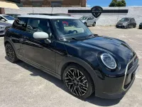 Usata Mini Cooper Favoured 204 CV (150 kW) 2024 Nero Utilitaria