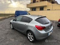 Usata Opel Astra Cosmo 110 CV (80 kW) 2012 Marrone Berlina