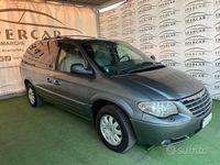 Usata Chrysler Voyager Limited 149 CV (109 kW) 2007 Grigio Monovolume